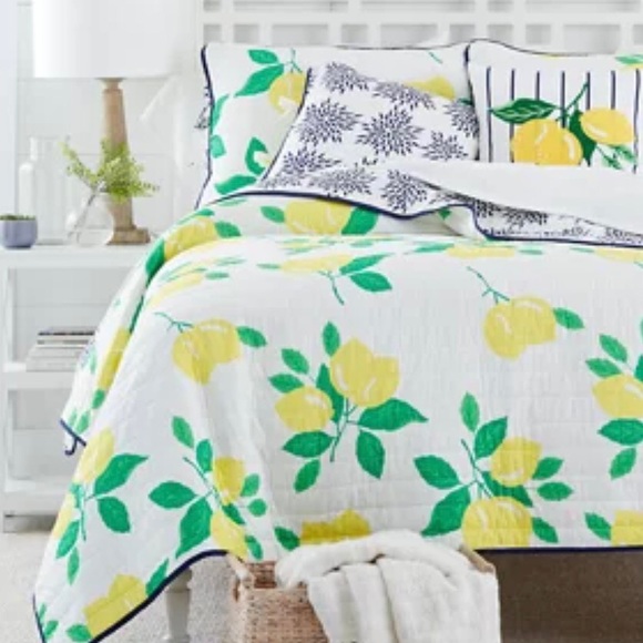 Crown & Ivy Kelsey Reversible Lemon Quilt & Sham